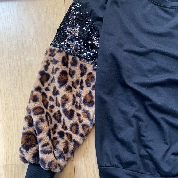 Patterned Sweater - Picture 3 of 3